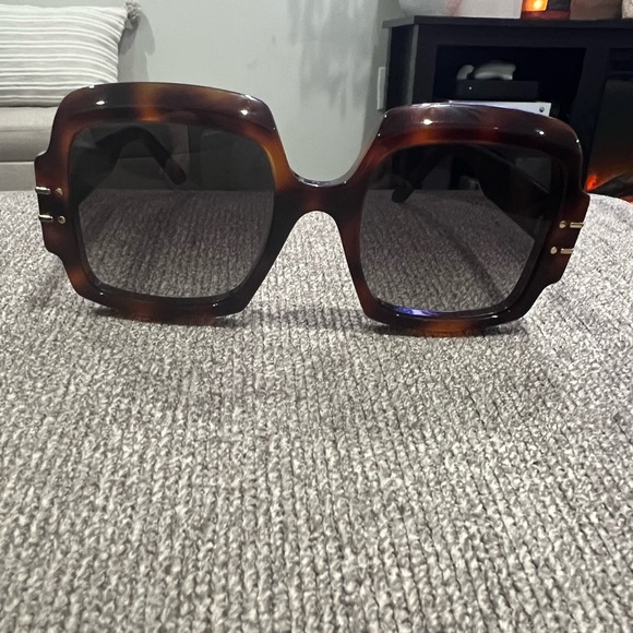 DiorSignature Sunglasses - Picture 3 of 6